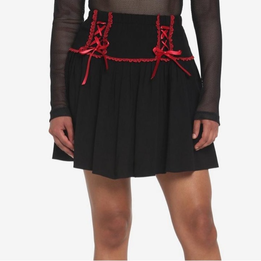 Black & Red Lace-Up Skirt Gothic‎ Hot Topic